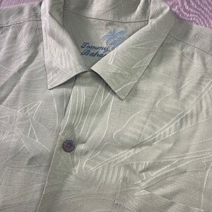 Tommy Bahama Men’s Large Silk Green Floral Hawaiian Button Front Shirt‎